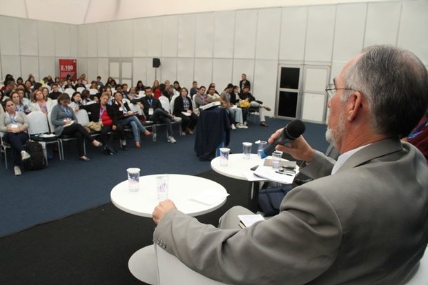 Mesa de Debates com Celso Vasconcelos, Jorge Adelino Costa e Maurício Apolinário.